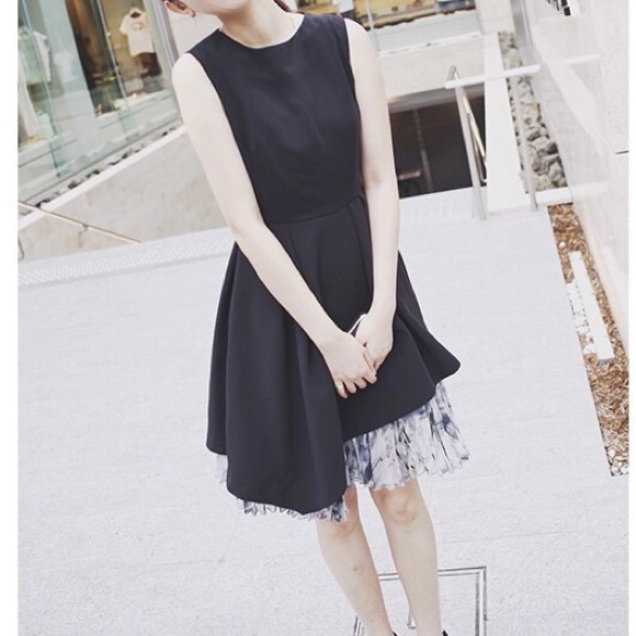 BEAUTIFUL BLACK DEESS WITH FLORA LACE BOTTOM - Picture 2 of 8